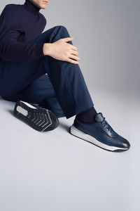 Blaue Sneakers für Herren aus Leder - Santoni - editorial