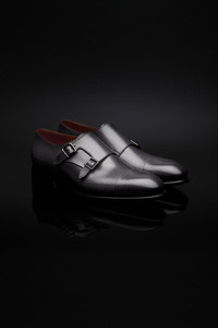 SANTONI CARTER - A TRIBUTE TO BMW 5 SERIES TOURING: Frozen Deep Grey Metallic color - Santoni - editorial