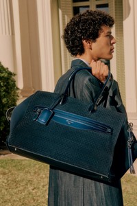 Blaue Reisetasche aus Wildleder und Leder - Santoni - editorial