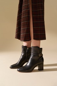 Botines de tac&oacute;n mediano para mujer en piel negra - Santoni - editorial