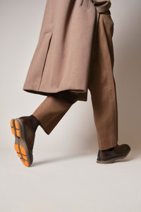 Dunkelbraune Oxfords Easy Nova für Herren aus Leder mit Brogue-Lochverzierung - Santoni - editorial