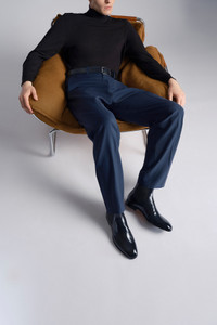 Bottine Chelsea en cuir noir pour homme - Santoni - editorial