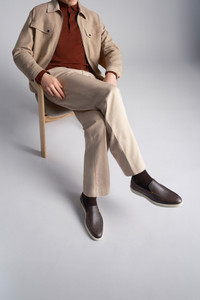 Dunkelbraune Loafer für Herren aus getrommeltem Leder - Santoni - editorial