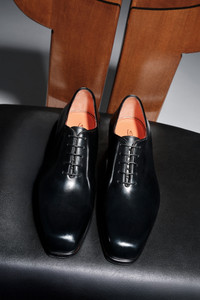 Men's black leather Oxford shoe - Santoni - editorial
