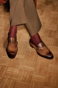Mocasines de hombre con una hebilla en piel marr&oacute;n - Santoni - editorial