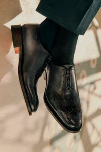 Men's blue leather Oxford brogue lace-up - Santoni - editorial