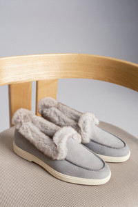 レディース ヌバック ファー付きローファー グレー - Santoni - editorial