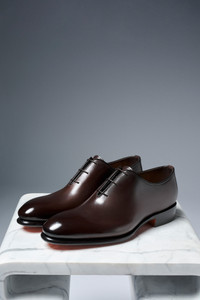 Men's polished brown leather Oxford shoe - Santoni - editorial