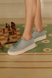 Azurblaue Sneakers f&uuml;r Damen aus Wildleder - Santoni - editorial