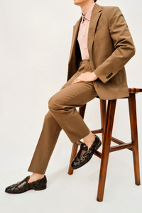 Mocassin à double boucle en cuir patiné marron avec tige tressée pour homme - Santoni - editorial