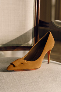 Gelbe Santoni-Pumps Sibille für Damen aus Wildleder mit hohem Absatz - Santoni - editorial