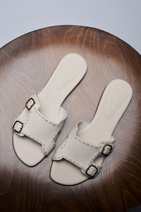 Claquette &agrave; double boucle Didi en cuir blanc pour femme - Santoni - editorial