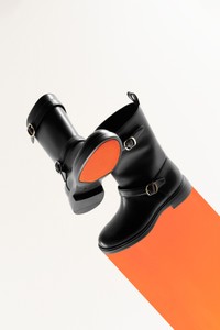 Bottine Easy en cuir noir pour femme - Santoni - editorial